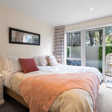 Queenstown House Bed & Breakfast And Apartments Exteriör bild